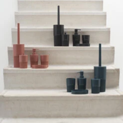 Sealskin Zeepdispenser Brave Staand Donkerroze 22 Sealskin Zeepdispenser Brave Staand Donkerroze -Badkamer Winkel 123 1399