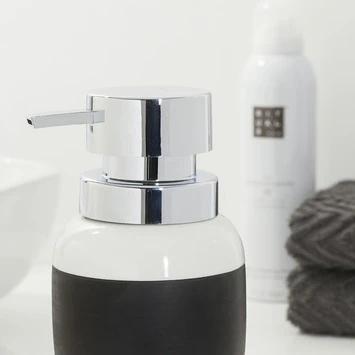 Sealskin Zeepdispenser Sphere Porcelein Zwart 4 Sealskin Zeepdispenser Sphere Porcelein Zwart - Afbeelding 2