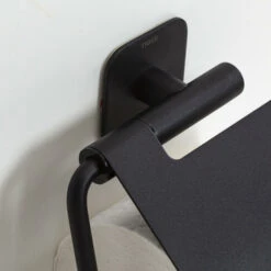 Tiger Toiletrolhouder Colar Met Klep Zwart -Badkamer Winkel 123 2245